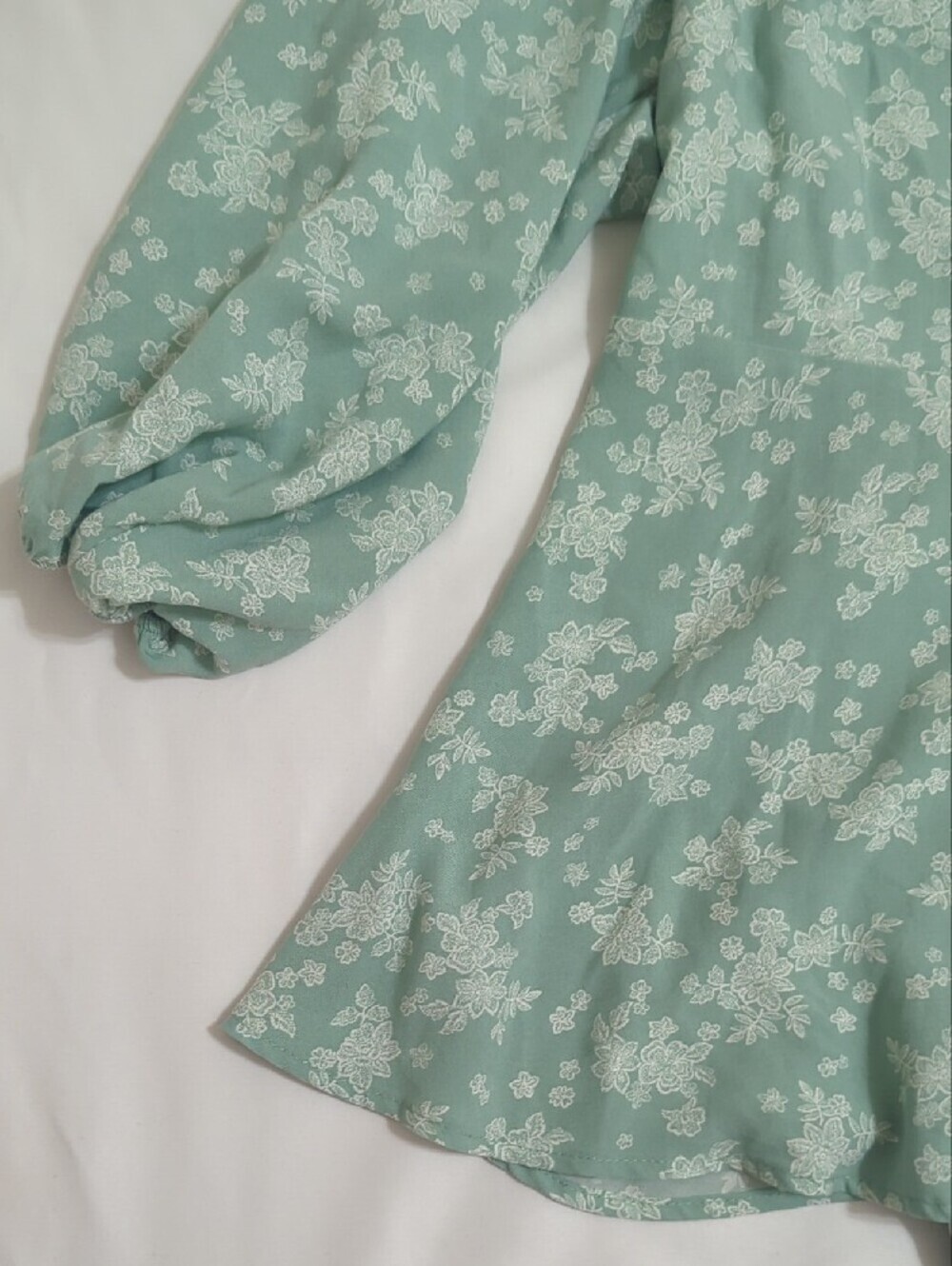 Torrid Hi-Lo Tie-Front Top, Color Lacey floral granite green sm Size 1X - Picture 8 of 15